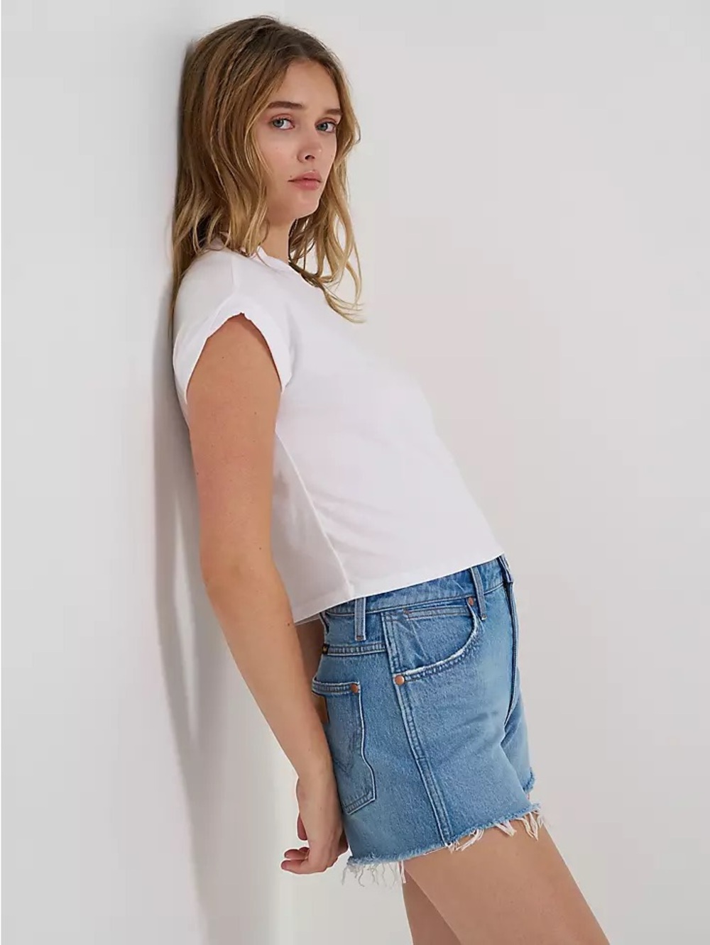 WOMEN'S WRANGLER® COWBOY SHORT - Picture 3 of 5